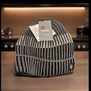 Swiss Tech' Thinsulate Fleece Lined Ribbed Knit Texture Beanie/Cap W/Logo 3M NWT